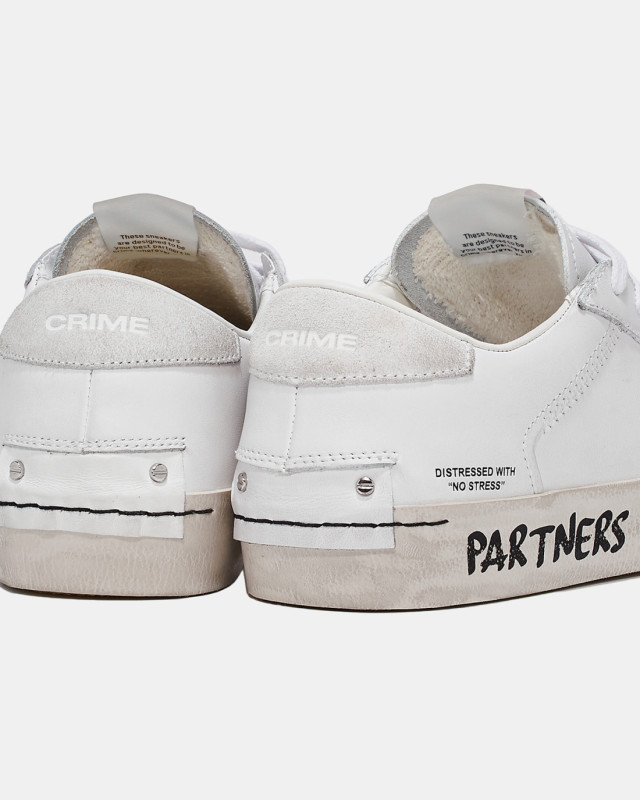 DISTRESSED WHITE GRAFFITI