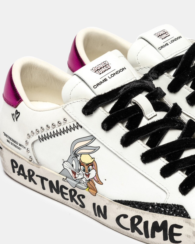 DISTRESSED BUGS & LOLA BUNNY