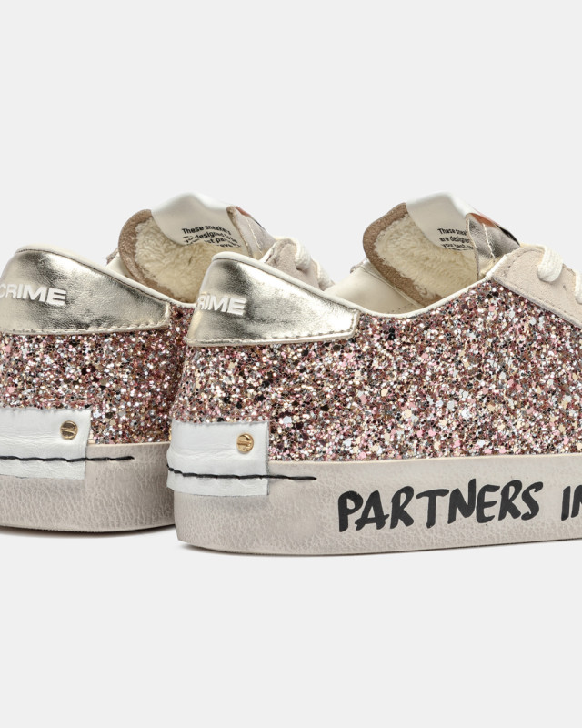 DISTRESSED CRIME ROMANCE