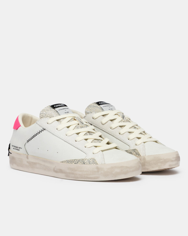 DISTRESSED ELECTRIC FLAMINGO