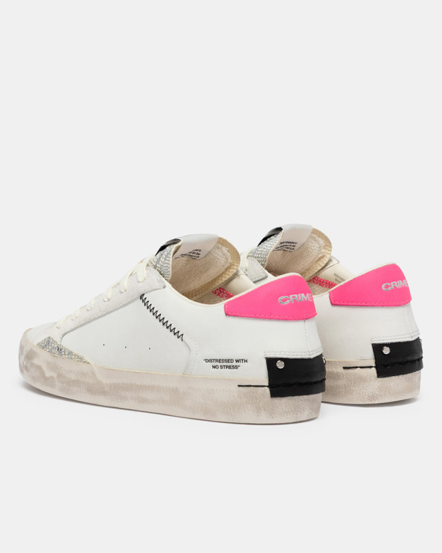 DISTRESSED ELECTRIC FLAMINGO