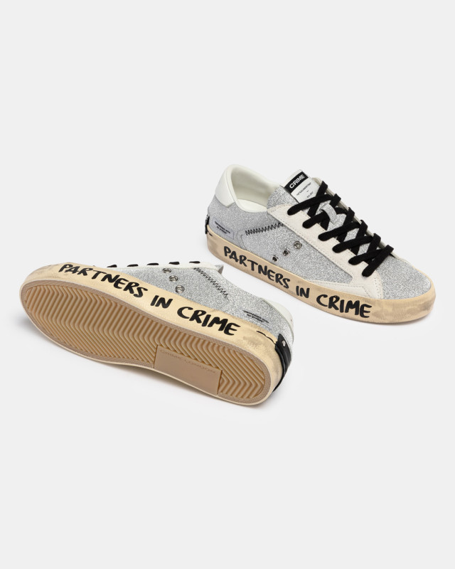 DISTRESSED METAL KISS