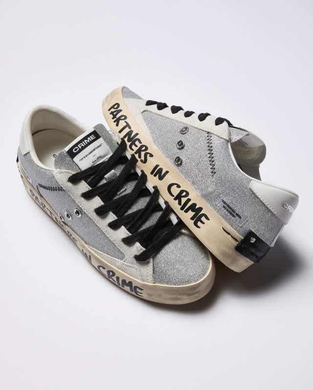 DISTRESSED METAL KISS