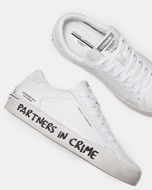 DISTRESSED WHITE-GRAFFITI