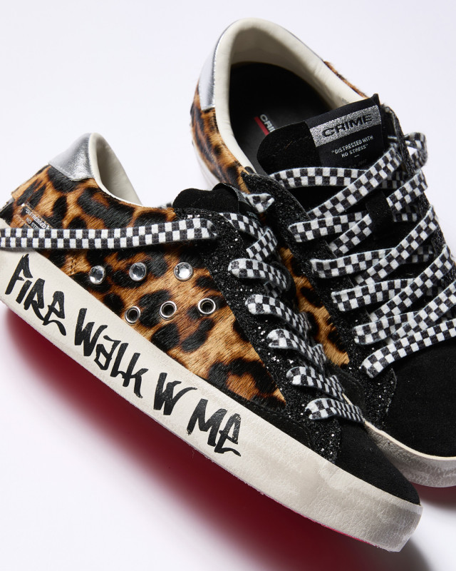 DISTRESSED WILD STEP