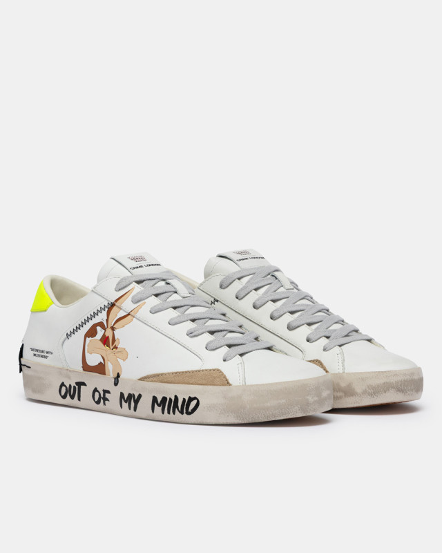 DISTRESSED WILE E. COYOTE