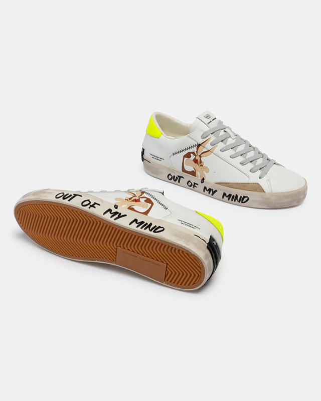 DISTRESSED WILE E. COYOTE