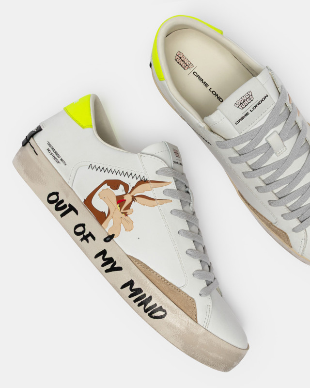 DISTRESSED WILE E. COYOTE