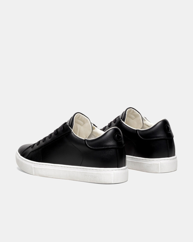 ESSENTIAL BLACK